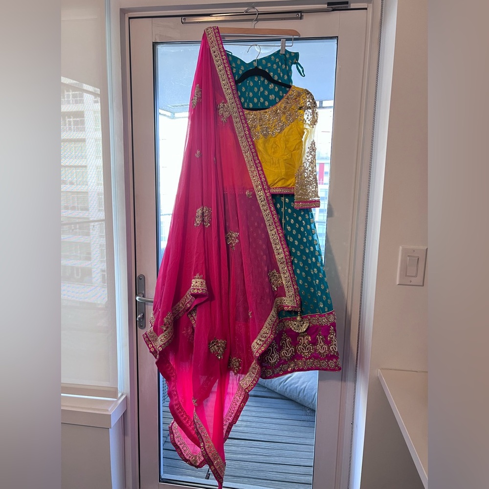 Selling a Ponnams Kaurture lengha with dupatta. Only worn once.